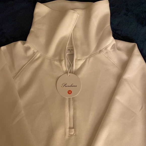 I’m selling this set of new white pant&sweater - Picture 6 of 16